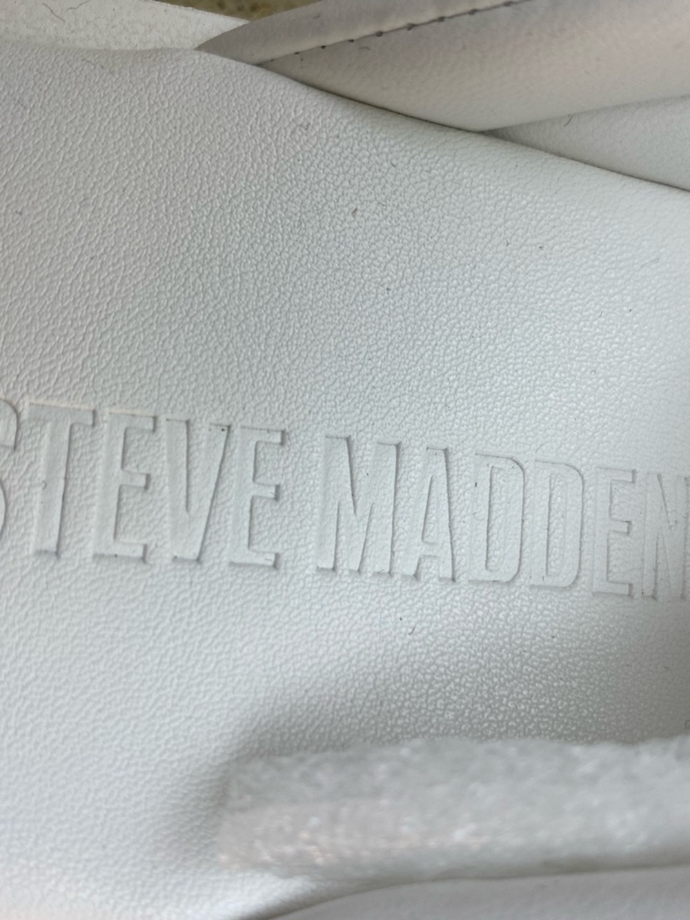 Steve Madden White Padded Thong Sandals. Women’s 9.5 - Picture 4 of 7